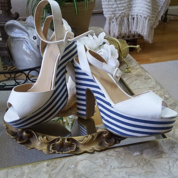 Madden Girl Shoes - NWOT ANKLE Wrap MADDEN Girl PLATFORM Barron Sandal
